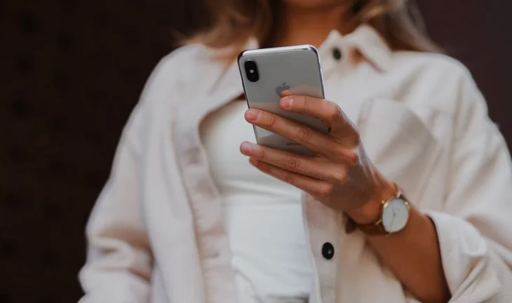 Why women in banking mismanage headhunter calls