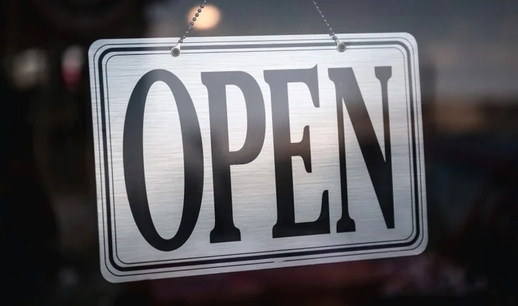 There are still bank internships open. For 2023.